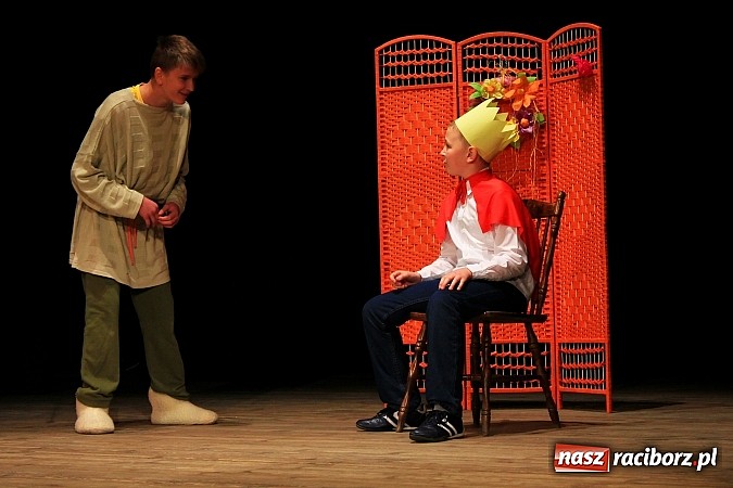 Zdjęcie w galerii na portalu naszraciborz.pl: Młodzi aktorzy prezentują swoje talenty wiadomości z regionu