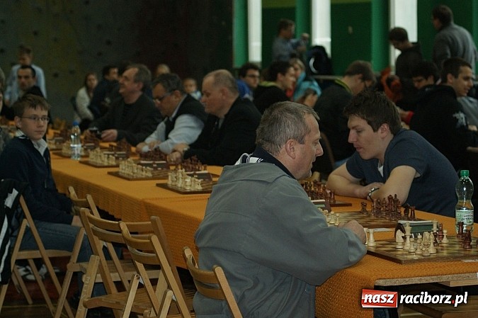 Zdjęcie w galerii na portalu naszraciborz.pl: Szachowa rywalizacja w X Memoriale im. W. Hanczarka wiadomości z regionu