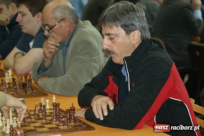 Zdjęcie w galerii na portalu naszraciborz.pl: Szachowa rywalizacja w X Memoriale im. W. Hanczarka wiadomości z regionu
