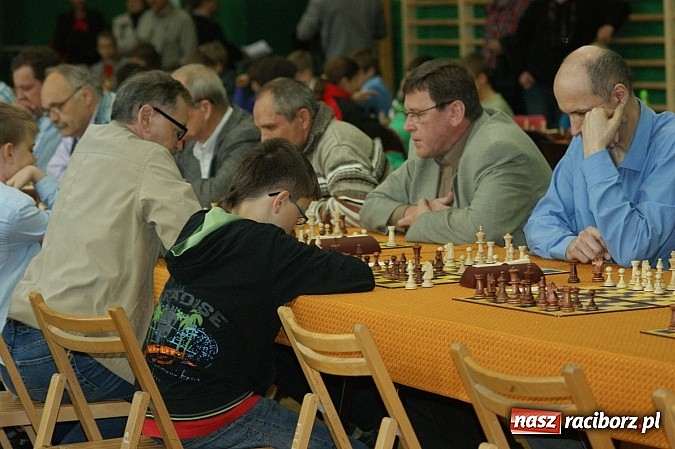 Zdjęcie w galerii na portalu naszraciborz.pl: Szachowa rywalizacja w X Memoriale im. W. Hanczarka wiadomości z regionu