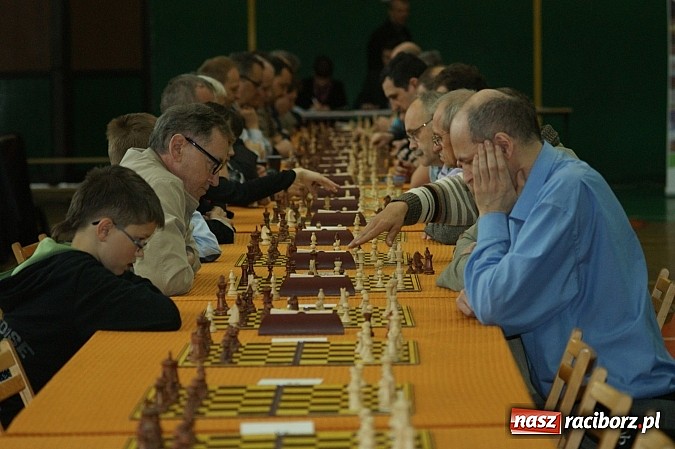 Zdjęcie w galerii na portalu naszraciborz.pl: Szachowa rywalizacja w X Memoriale im. W. Hanczarka wiadomości z regionu