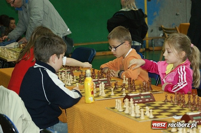 Zdjęcie w galerii na portalu naszraciborz.pl: Szachowa rywalizacja w X Memoriale im. W. Hanczarka wiadomości z regionu