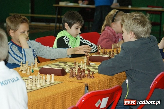 Zdjęcie w galerii na portalu naszraciborz.pl: Szachowa rywalizacja w X Memoriale im. W. Hanczarka wiadomości z regionu