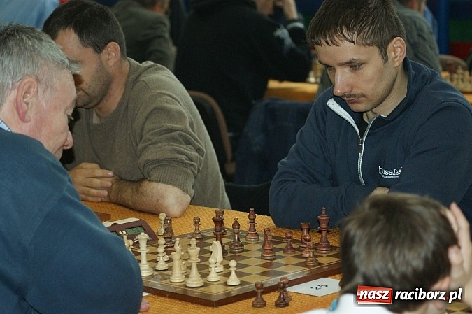 Zdjęcie w galerii na portalu naszraciborz.pl: Szachowa rywalizacja w X Memoriale im. W. Hanczarka wiadomości z regionu