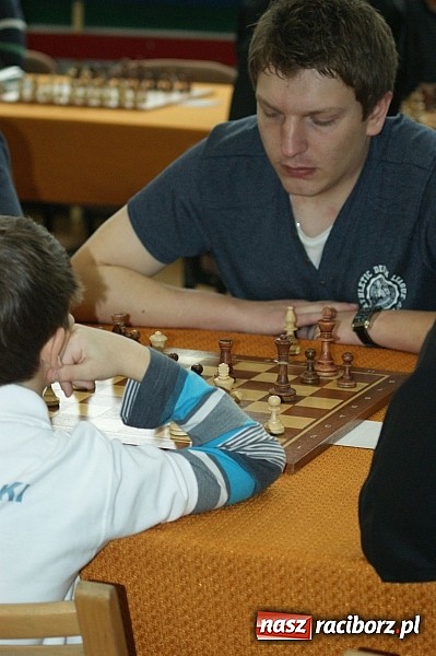 Zdjęcie w galerii na portalu naszraciborz.pl: Szachowa rywalizacja w X Memoriale im. W. Hanczarka wiadomości z regionu