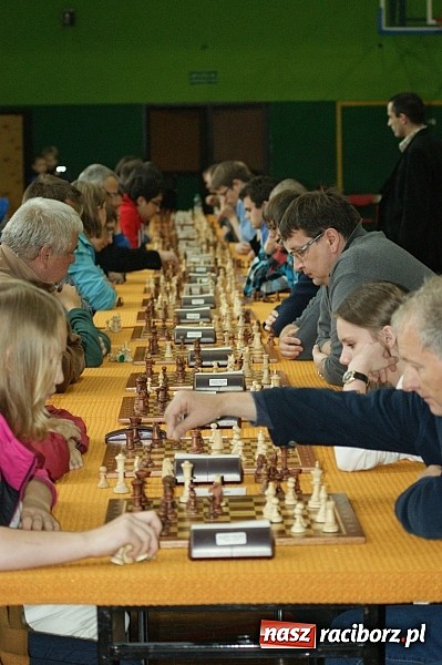 Zdjęcie w galerii na portalu naszraciborz.pl: Szachowa rywalizacja w X Memoriale im. W. Hanczarka wiadomości z regionu
