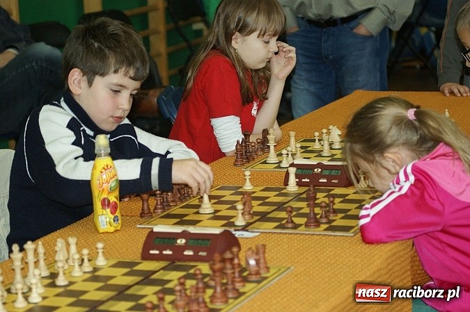 Zdjęcie w galerii na portalu naszraciborz.pl: Szachowa rywalizacja w X Memoriale im. W. Hanczarka wiadomości z regionu