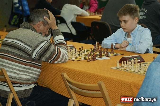 Zdjęcie w galerii na portalu naszraciborz.pl: Szachowa rywalizacja w X Memoriale im. W. Hanczarka wiadomości z regionu