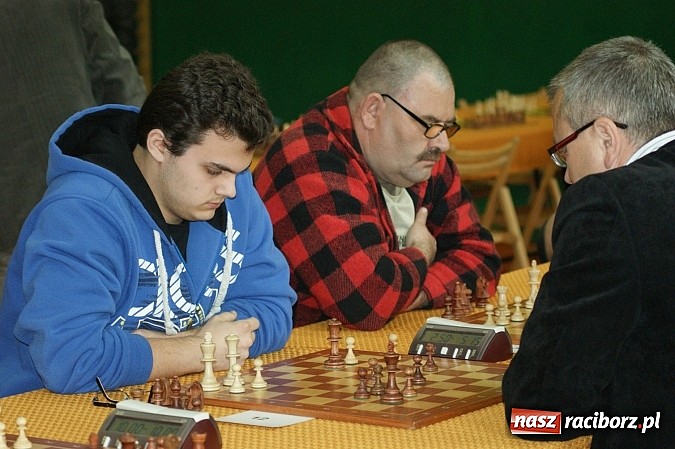 Zdjęcie w galerii na portalu naszraciborz.pl: Szachowa rywalizacja w X Memoriale im. W. Hanczarka wiadomości z regionu