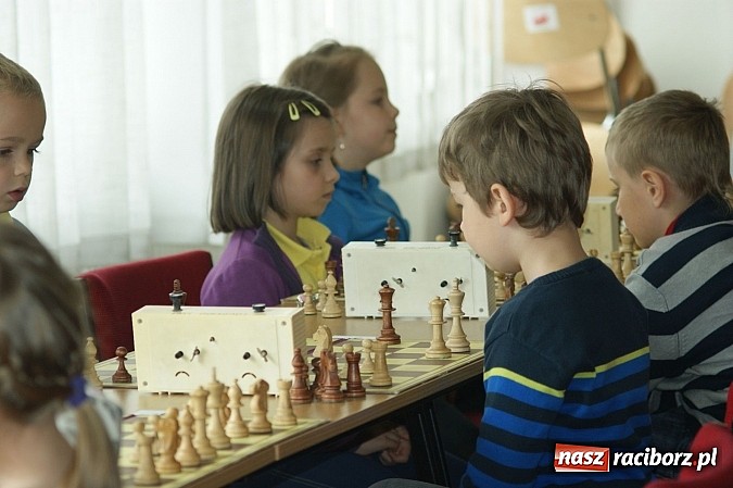 Zdjęcie w galerii na portalu naszraciborz.pl: Szachowa rywalizacja w X Memoriale im. W. Hanczarka wiadomości z regionu
