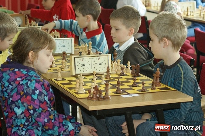 Zdjęcie w galerii na portalu naszraciborz.pl: Szachowa rywalizacja w X Memoriale im. W. Hanczarka wiadomości z regionu