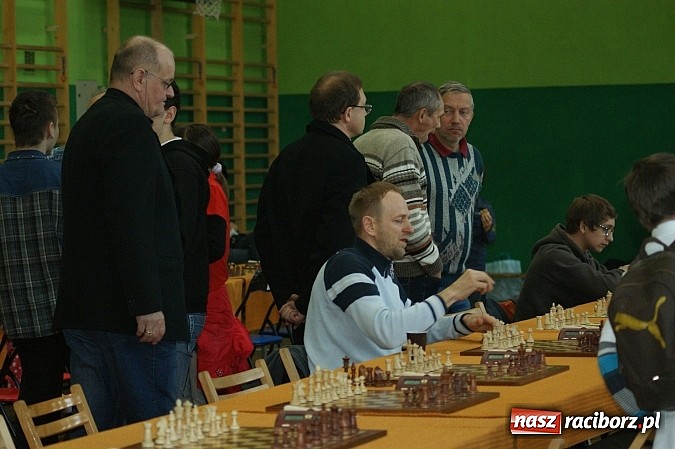 Zdjęcie w galerii na portalu naszraciborz.pl: Szachowa rywalizacja w X Memoriale im. W. Hanczarka wiadomości z regionu