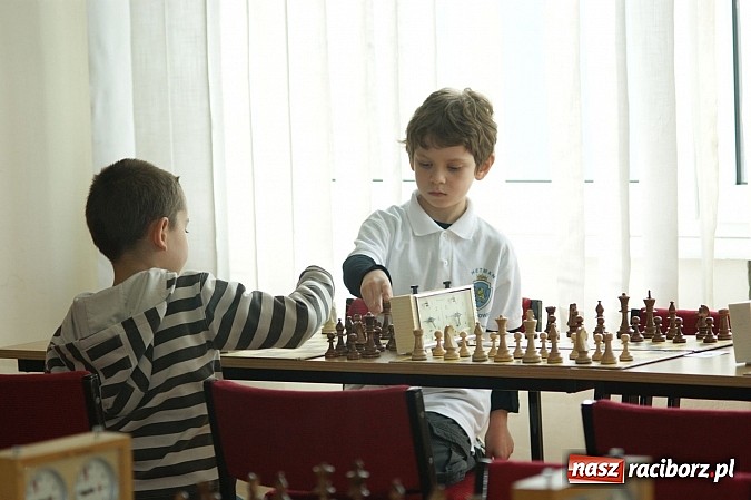 Zdjęcie w galerii na portalu naszraciborz.pl: Szachowa rywalizacja w X Memoriale im. W. Hanczarka wiadomości z regionu