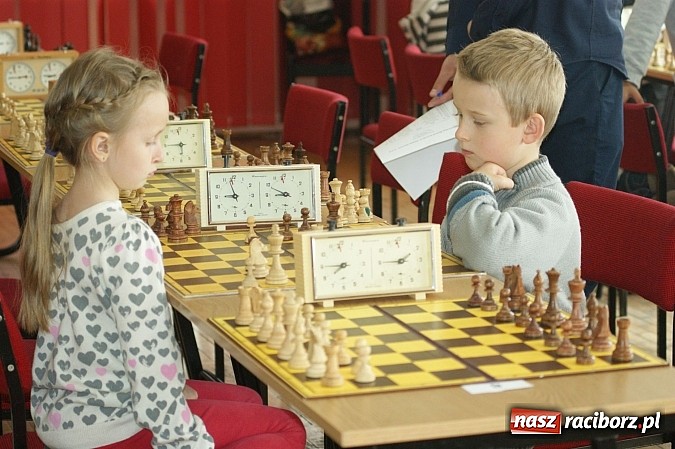 Zdjęcie w galerii na portalu naszraciborz.pl: Szachowa rywalizacja w X Memoriale im. W. Hanczarka wiadomości z regionu