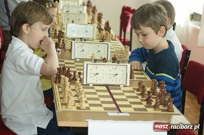 Zdjęcie w galerii na portalu naszraciborz.pl: Szachowa rywalizacja w X Memoriale im. W. Hanczarka wiadomości z regionu