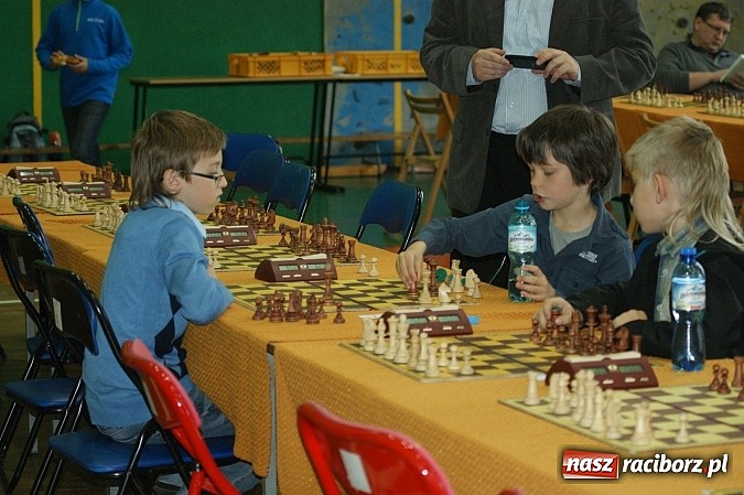 Zdjęcie w galerii na portalu naszraciborz.pl: Szachowa rywalizacja w X Memoriale im. W. Hanczarka wiadomości z regionu