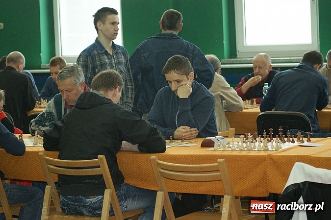 Zdjęcie w galerii na portalu naszraciborz.pl: Szachowa rywalizacja w X Memoriale im. W. Hanczarka wiadomości z regionu