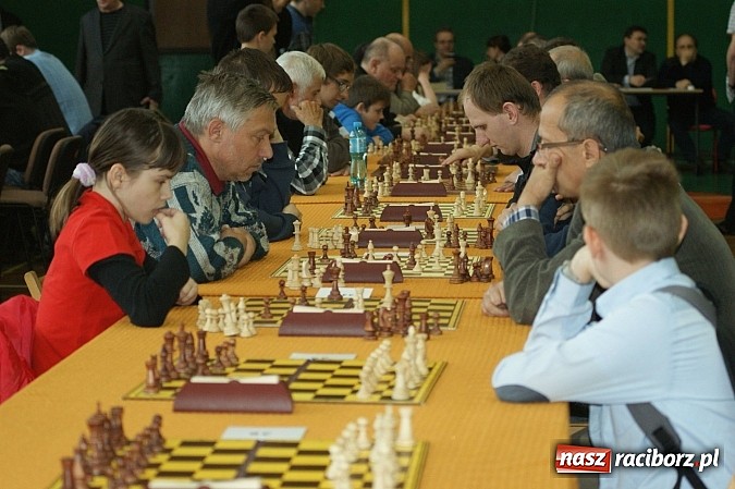 Zdjęcie w galerii na portalu naszraciborz.pl: Szachowa rywalizacja w X Memoriale im. W. Hanczarka wiadomości z regionu