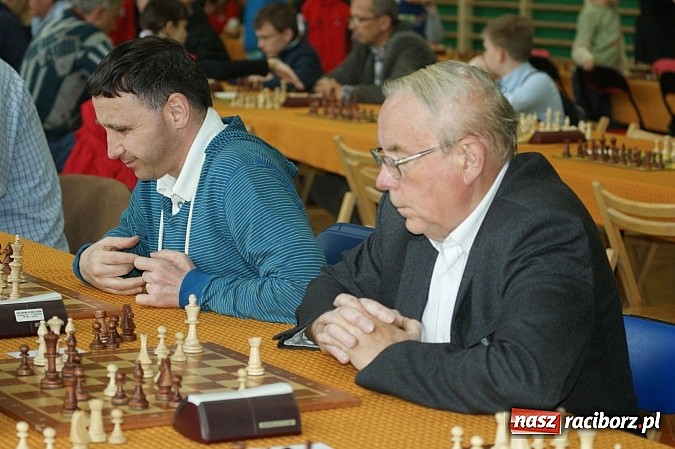 Zdjęcie w galerii na portalu naszraciborz.pl: Szachowa rywalizacja w X Memoriale im. W. Hanczarka wiadomości z regionu