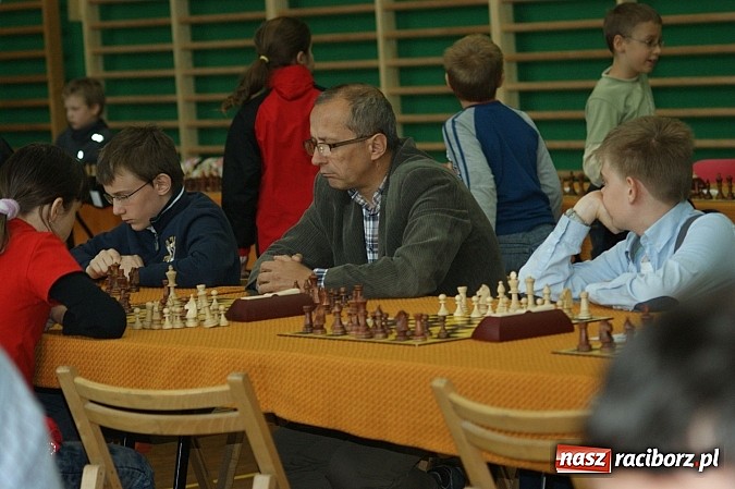 Zdjęcie w galerii na portalu naszraciborz.pl: Szachowa rywalizacja w X Memoriale im. W. Hanczarka wiadomości z regionu