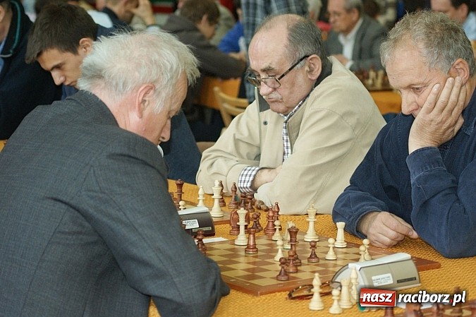 Zdjęcie w galerii na portalu naszraciborz.pl: Szachowa rywalizacja w X Memoriale im. W. Hanczarka wiadomości z regionu