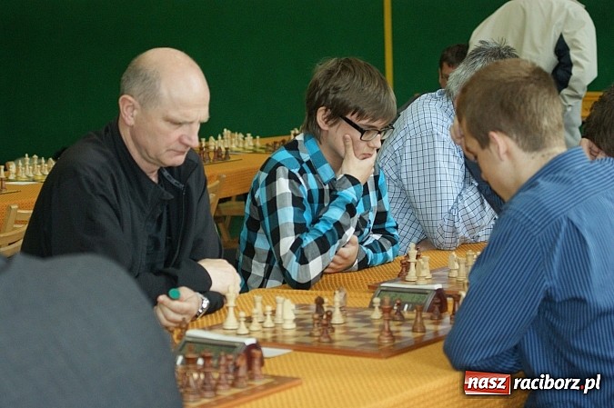 Zdjęcie w galerii na portalu naszraciborz.pl: Szachowa rywalizacja w X Memoriale im. W. Hanczarka wiadomości z regionu