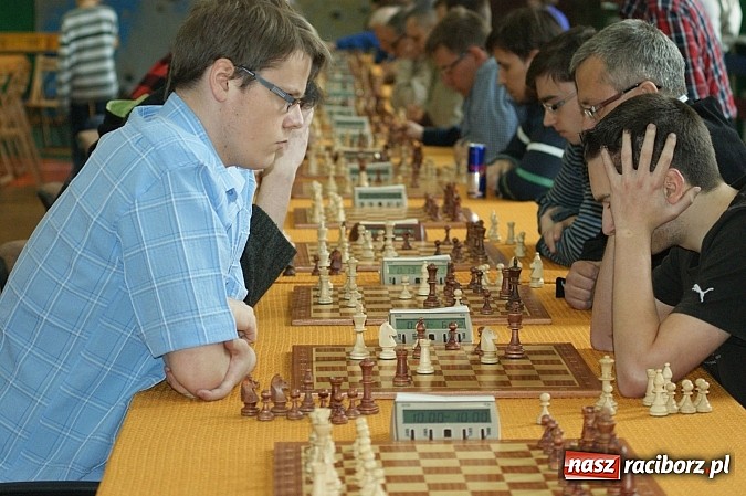 Zdjęcie w galerii na portalu naszraciborz.pl: Szachowa rywalizacja w X Memoriale im. W. Hanczarka wiadomości z regionu