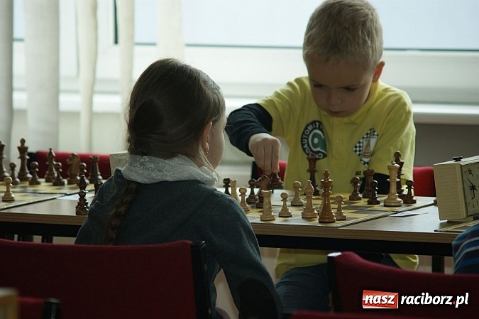 Zdjęcie w galerii na portalu naszraciborz.pl: Szachowa rywalizacja w X Memoriale im. W. Hanczarka wiadomości z regionu