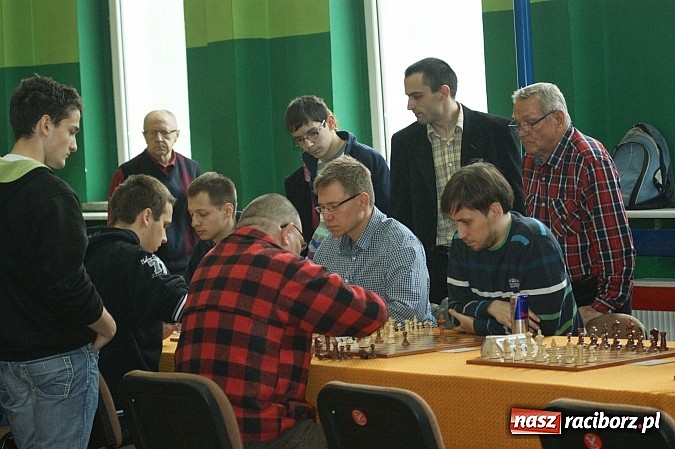 Zdjęcie w galerii na portalu naszraciborz.pl: Szachowa rywalizacja w X Memoriale im. W. Hanczarka wiadomości z regionu