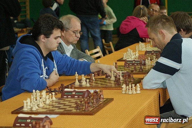 Zdjęcie w galerii na portalu naszraciborz.pl: Szachowa rywalizacja w X Memoriale im. W. Hanczarka wiadomości z regionu