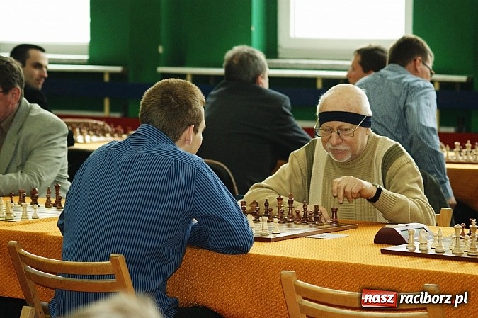 Zdjęcie w galerii na portalu naszraciborz.pl: Szachowa rywalizacja w X Memoriale im. W. Hanczarka wiadomości z regionu