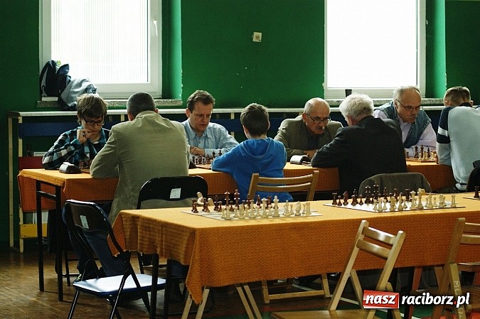 Zdjęcie w galerii na portalu naszraciborz.pl: Szachowa rywalizacja w X Memoriale im. W. Hanczarka wiadomości z regionu