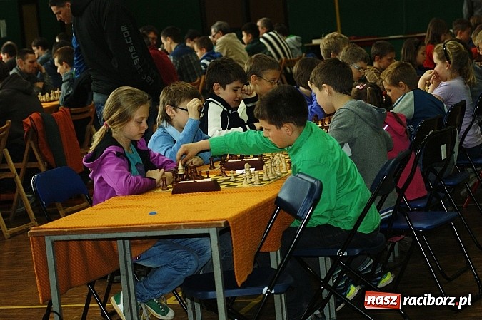 Zdjęcie w galerii na portalu naszraciborz.pl: Szachowa rywalizacja w X Memoriale im. W. Hanczarka wiadomości z regionu