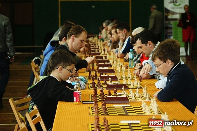 Zdjęcie w galerii na portalu naszraciborz.pl: Szachowa rywalizacja w X Memoriale im. W. Hanczarka wiadomości z regionu