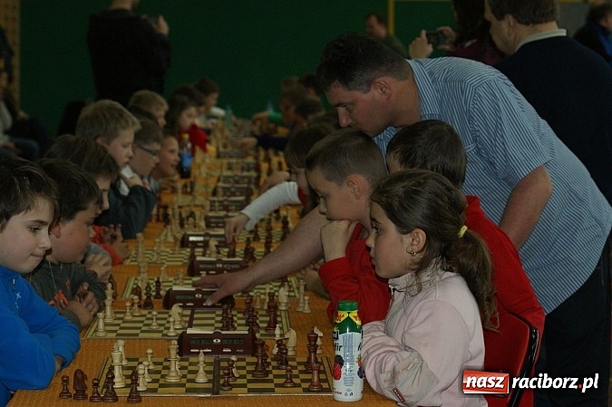 Zdjęcie w galerii na portalu naszraciborz.pl: Szachowa rywalizacja w X Memoriale im. W. Hanczarka wiadomości z regionu