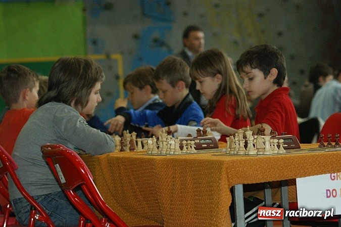 Zdjęcie w galerii na portalu naszraciborz.pl: Szachowa rywalizacja w X Memoriale im. W. Hanczarka wiadomości z regionu