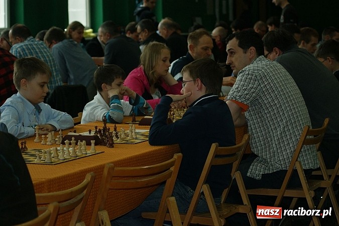 Zdjęcie w galerii na portalu naszraciborz.pl: Szachowa rywalizacja w X Memoriale im. W. Hanczarka wiadomości z regionu