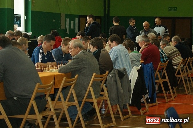 Zdjęcie w galerii na portalu naszraciborz.pl: Szachowa rywalizacja w X Memoriale im. W. Hanczarka wiadomości z regionu