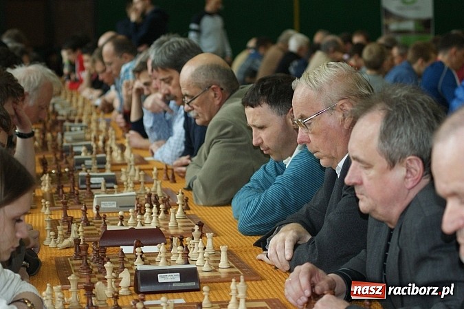 Zdjęcie w galerii na portalu naszraciborz.pl: Szachowa rywalizacja w X Memoriale im. W. Hanczarka wiadomości z regionu