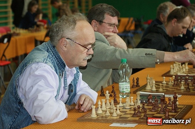 Zdjęcie w galerii na portalu naszraciborz.pl: Szachowa rywalizacja w X Memoriale im. W. Hanczarka wiadomości z regionu