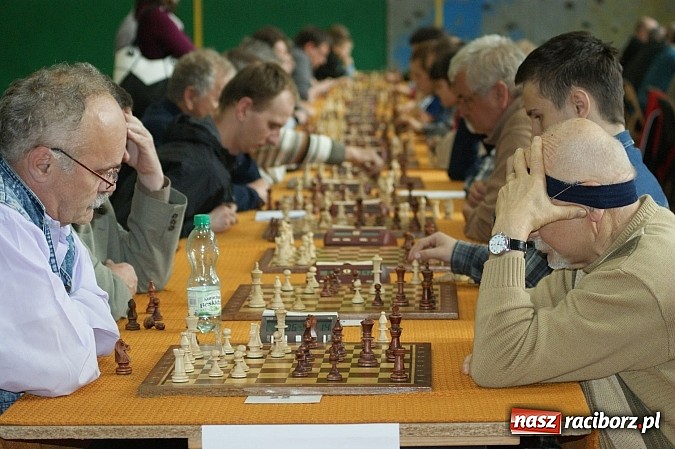 Zdjęcie w galerii na portalu naszraciborz.pl: Szachowa rywalizacja w X Memoriale im. W. Hanczarka wiadomości z regionu