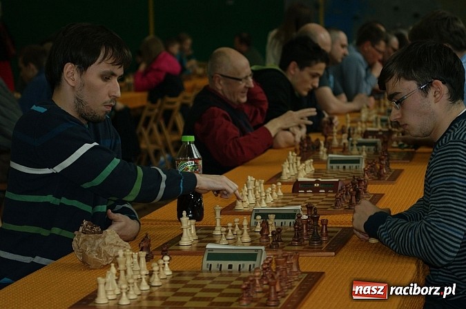 Zdjęcie w galerii na portalu naszraciborz.pl: Szachowa rywalizacja w X Memoriale im. W. Hanczarka wiadomości z regionu