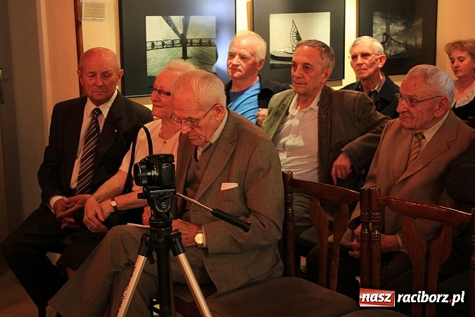 Zdjęcie w galerii na portalu naszraciborz.pl: Arka Bożek, trybun ludu śląskiego. Prelekcja w TMZR wiadomości z regionu