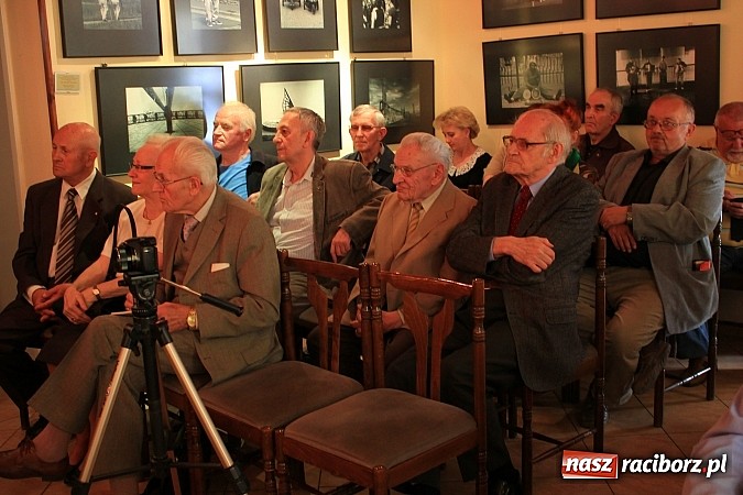 Zdjęcie w galerii na portalu naszraciborz.pl: Arka Bożek, trybun ludu śląskiego. Prelekcja w TMZR wiadomości z regionu