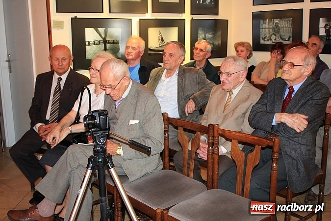 Zdjęcie w galerii na portalu naszraciborz.pl: Arka Bożek, trybun ludu śląskiego. Prelekcja w TMZR wiadomości z regionu