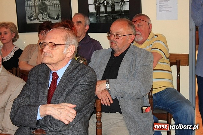 Zdjęcie w galerii na portalu naszraciborz.pl: Arka Bożek, trybun ludu śląskiego. Prelekcja w TMZR wiadomości z regionu