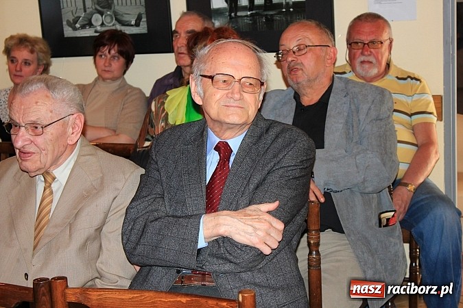 Zdjęcie w galerii na portalu naszraciborz.pl: Arka Bożek, trybun ludu śląskiego. Prelekcja w TMZR wiadomości z regionu