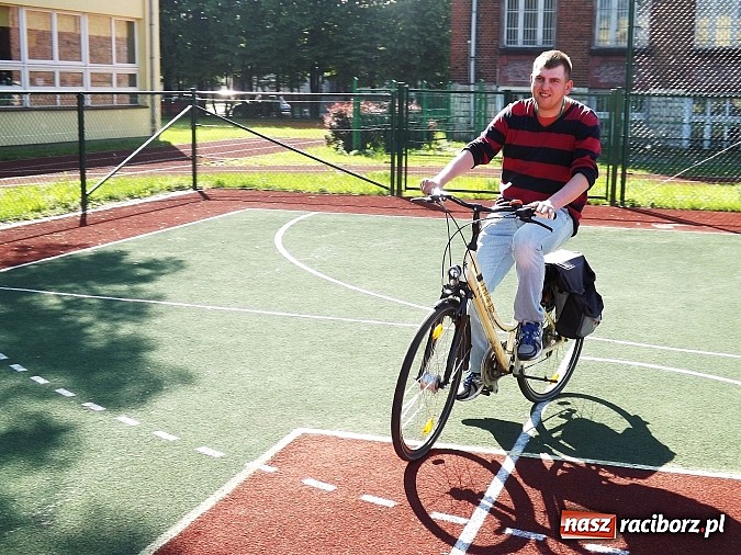 Zdjęcie w galerii na portalu naszraciborz.pl: Uczniowie ZSS znają zasady ruchu rowerowego i pieszych  wiadomości z regionu