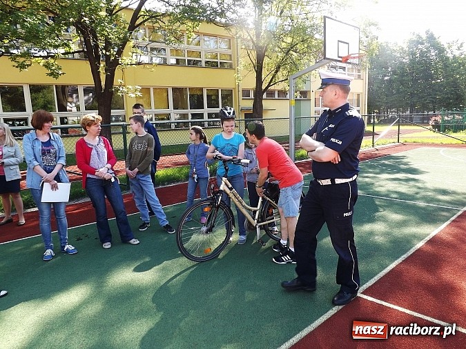 Zdjęcie w galerii na portalu naszraciborz.pl: Uczniowie ZSS znają zasady ruchu rowerowego i pieszych  wiadomości z regionu