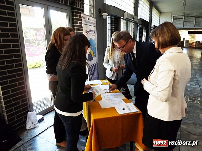 Zdjęcie w galerii na portalu naszraciborz.pl: Instytut Studi&oacute;w Społecznych PWSZ świętuje 10-lecie wiadomości z regionu